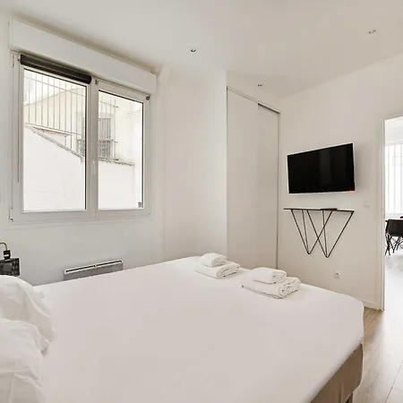 Magnificent - 2br 6p - Rochechouart Lejlighed *