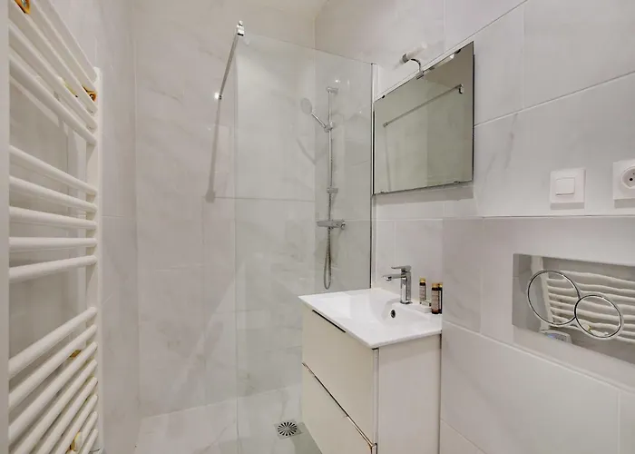 Magnificent - 2br 6p - Rochechouart Paris