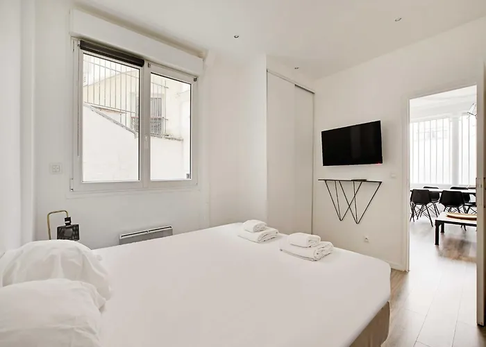 Magnificent - 2br 6p - Rochechouart Lejlighed *